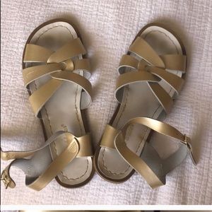 Saltwater Sandals- gold size 6